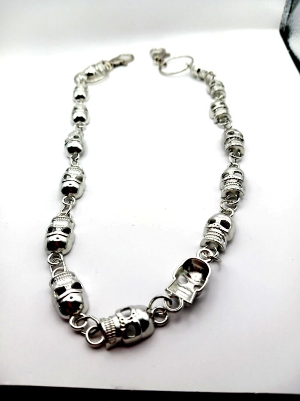 Metal Multi Skull Pants Or Wallet Chain 21 Inches Silver Tone